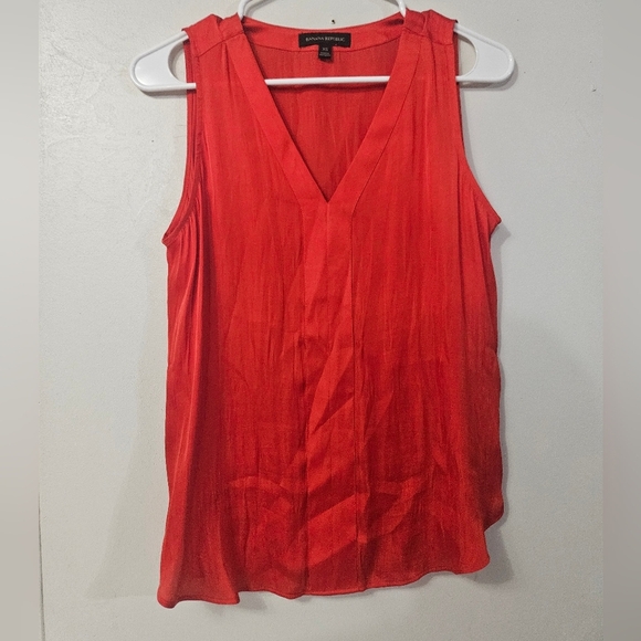 Banana Republic Red V Neck Sleeveless Blouse! - Picture 1 of 6